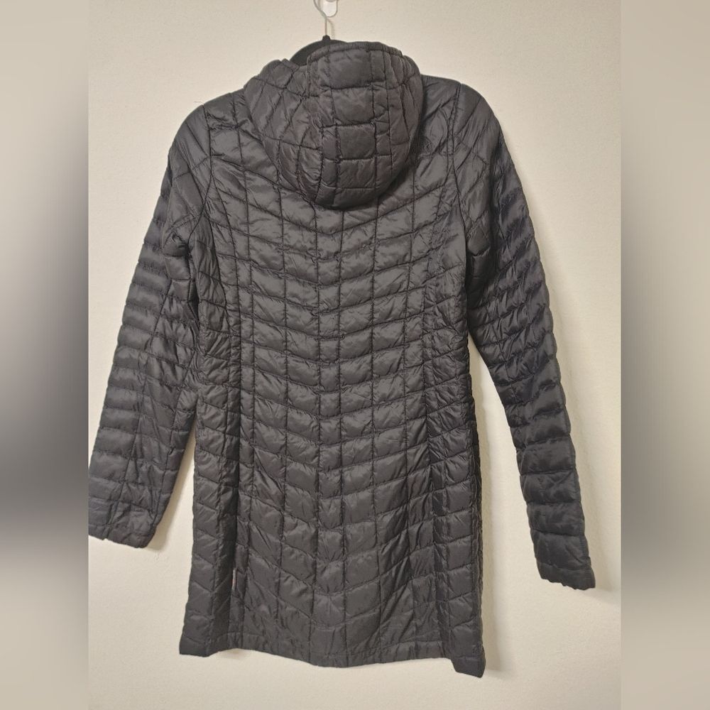 The North Face Women's Quilted Black Puffer Coat - Thermoball Parka - Picture 6 of 10
